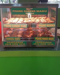 Yuk, Jajan Pisang Goreng Madu, Tanduk dan Srikaya yang Empuk Manis!