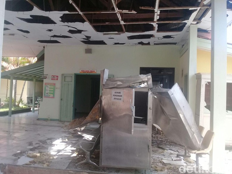 Lemari Jenazah RSUD Pati Meledak, Bangunan Porak Poranda Lemari Jenazah RSUD Pati Meledak, Bangunan Porak Poranda