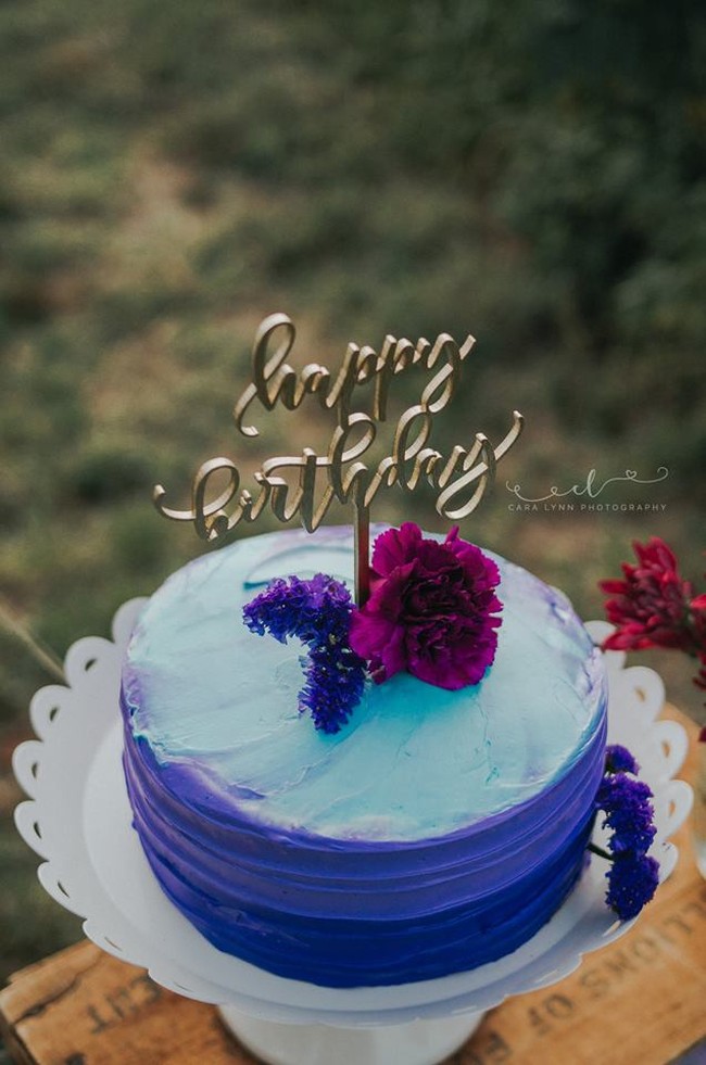 Pemotretan itu pun tentu dapat atensi dari sejumlah orang di sekitar taman. Meski awalnya ragu, pada akhirnya Gladys sukses membuat foto-foto yang bagus dan menyenangkan. Foto: Facebook Cara Lynn Photography