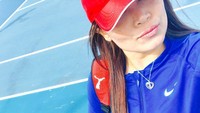 Kecintaannya pada tennis membuat wanita yang disapa Mila ini tetap setia memilih olahraga yang satu ini setiap akhir pekannya. (Foto: Instagram @mila.blacky)