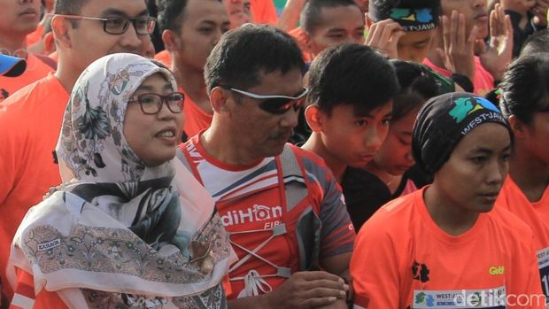 Istri Gubernur Jabar Netty Heryawan ikut lari etape 10 km
