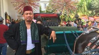 Kereta ini disupiri oleh kusir bernama Boy.