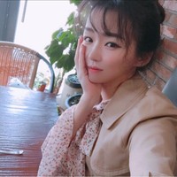 Kecantikannya itu pun membuat Son Joongi populer dan punya banyak pengikut di Instagram. Namun netizen bukan hanya mengagumi wajahnya saja namun tugasnya sebagai tentara. Foto: Instagram Song Joongi