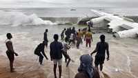 Pesawat tersebut jatuh di dekat bandara internasional di Abidjan 