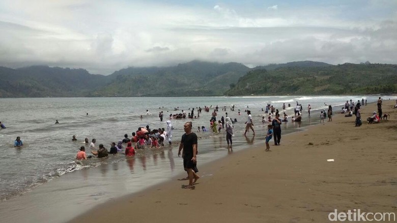 Begini Pesona Dan Keindahan Pasir Pantai Sidem Tulungagung