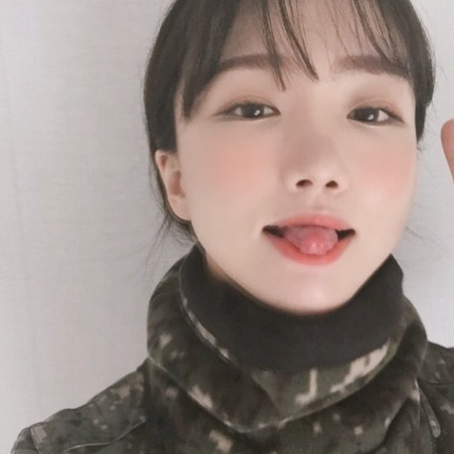 Dalam akun media sosialnya, Joongi sering berbagai foto yang menunjukkan kehidupannya sebagai tentara. Foto: Instagram Song Joongi