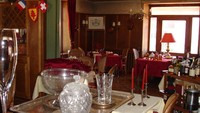 Garis perbatasan dua negara tersebut memotong dari bagian dapur hingga kamar hotel. Sehingga lantai 1 masuk wilayah Prancis, dan tamu naik ke lantai 2 lewat tangga itu sudah masuk dalam wilayah Swiss (Hotel Arbez)