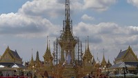 Dikutip dari AFP, kantor-kantor di Bangkok akan tutup pada hari kremasi nanti