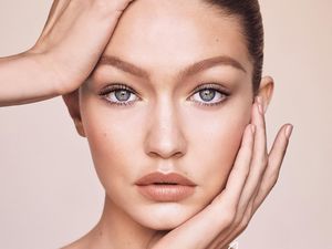 Baru Rilis, Makeup Maybelline x Gigi Hadid Habis Terjual dalam 1,5 Jam