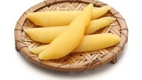 Salah satu hidangan tradisional dalam pernikahan di Jepang adalah kazunoko atau telur ikan herring. Ini dianggap sebagai simbol kesuburan.