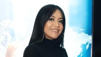 Tubuhnya tampak berisi karena pakaian ketat yang ia kenakan. Foto: Palevi