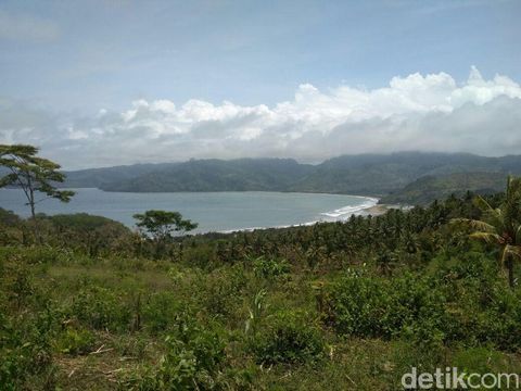 Pantai Sidem berdekatan dengan Pantai Popoh/