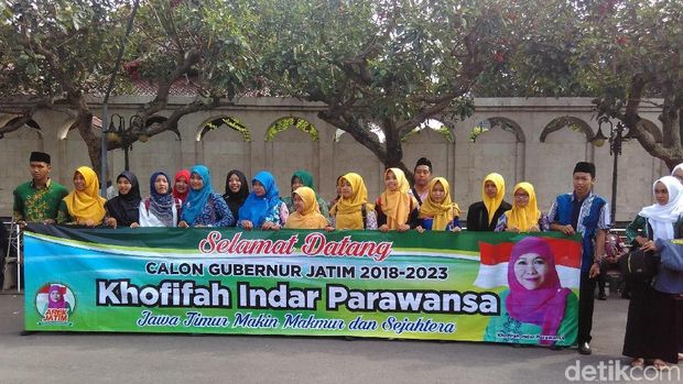 Mega Mau Umumkan Cagub Jatim, Khofifah Nyekar ke Blitar