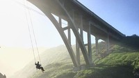 Akun Instagram tersebut pun secara acak mengunggah foto-foto traveler di tempat ekstrem. Kalau menurut kamu, ada benar atau tidak soal orang-orang yang menggelar tempat tidur ekstrem ini? (Instagram/YouDidNotSleepThere)