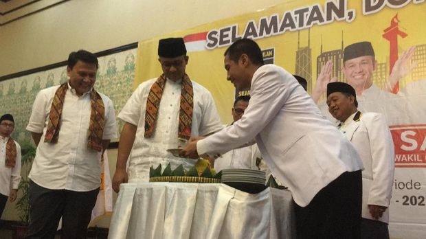 Didoakan Ulama, Anies Minta Pendukungnya Tetap Solid