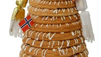 Di Denmark dan Norwegia, pernikahan dirayakan dengan “cake cincin” bernama kransekake. Cake terbuat dari almond, gula dan putih telur. Kemudian cake disusun bertumpuk sampai tinggi dan direkatkan memakai icing.