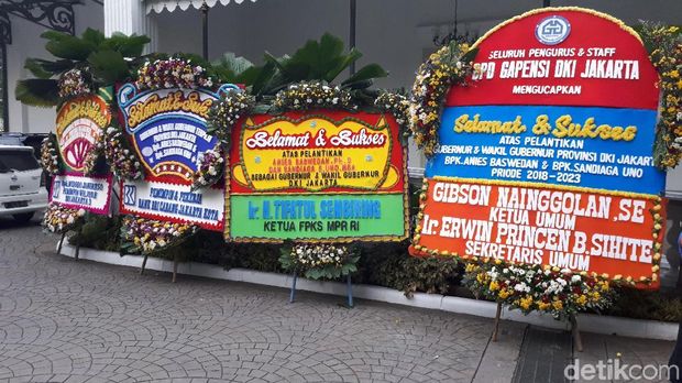 Karangan Bunga Ahok-Djarot Sudah Bersih di Balai Kota