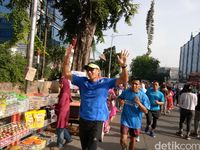 Sandiaga resmikan OK OCE Mart di Warung Buncit / 