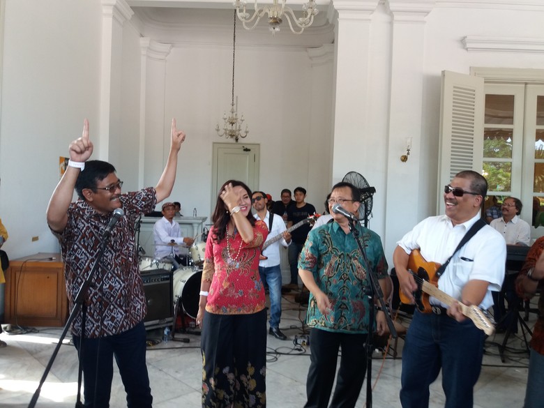 Djarot Lepas Jabatan dengan Bernyanyi, SKPD Berjoget Gembira Djarot Lepas Jabatan dengan Bernyanyi, SKPD Berjoget Gembira