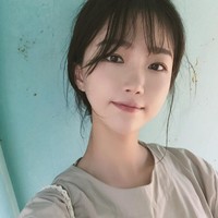 Jika tidak mengenakan seragam, orang mungkin tidak akan mengira jika wanita ini bekerja sebagai tentara. Foto: Instagram Song Joongi