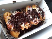 Kalau Mager Tapi Mau Ngemil, Pesan Saja Pempek dan Pisang Goreng di Sini