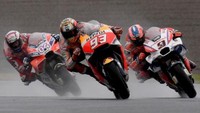 Pada prosesnya, Petrucci harus rela sedikit minggir dari sorotan karena perhatian utama direbut oleh Marquez dan Dovizioso lewat duel keduanya. (Foto: TOSHIFUMI KITAMURA/AFP PHOTO)