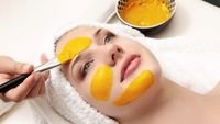 Spa dengan Masker Kunyit dan Dibungkus Daun Pisang, Seperti Apa Ya?