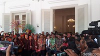 Sebelumnya Djarot melakukan perjalanan iring-iringan dari gedung Balai Kota hingga Gedung Joang 45 bersama para SKPD terkait.