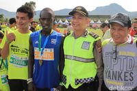 berfoto bersama Kipsang