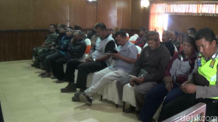 TNBTS Kumpulkan Warga, Bahas Tugu Kontroversial di Bromo