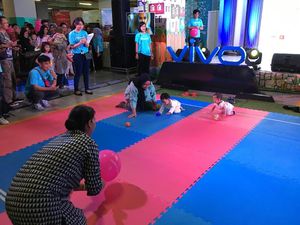 Seru! Begini Jadinya Kalau Bayi-bayi Lomba Merangkak