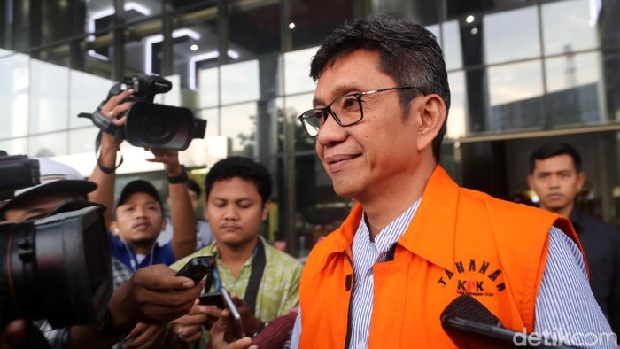 Wali Kota Batu Eddy Rumpoko kembali diperiksa KPK. Eddy diperiksa sebagai saksi kasus suap pengadaan barang dan jasa di lingkungan Pemerintah Kota Batu tahun anggaran 2017 dengan tersangka Edi Setiawan.