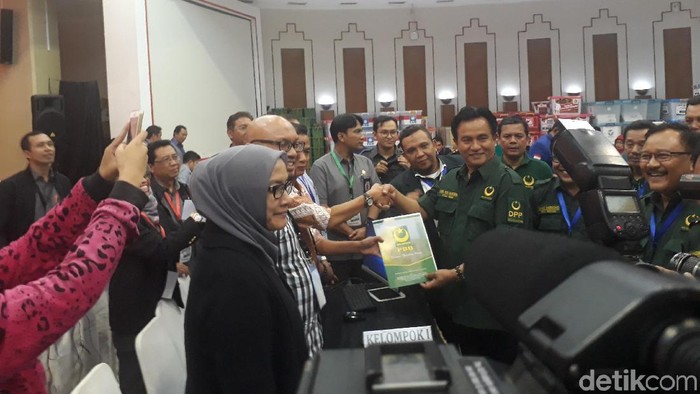 Yusril Pimpin PBB Daftar Pemilu 2019