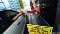 Pemberian diskon kartu uang elektronik ini diprioritaskan ke para pengguna jalan tol yang belum memiliki uang elektronik. Masing-masing pemilik kendaraan hanya berhak membeli satu kartu.