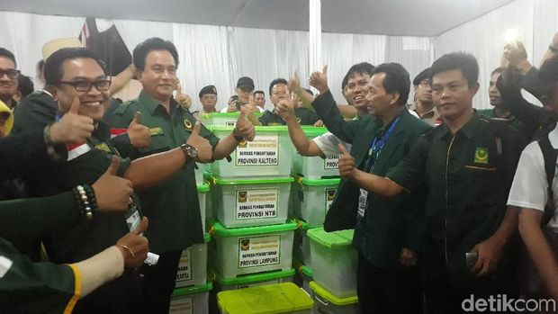 PBB menyerahkan 34 boks berisi persyaratan peserta Pemilu 2019 kepada KPU