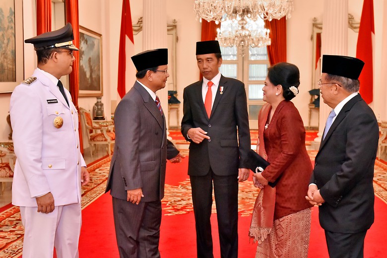 Jokowi-Prabowo Akrab, Gerindra: Kita Berdiri Satu Indonesia Raya Jokowi-Prabowo Akrab, Gerindra: Kita Berdiri Satu Indonesia Raya