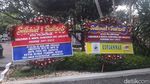 Foto: Bunga untuk Anies-Sandi di Balai Kota, Ada dari Menteri Susi