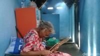 Semoga selalu sehat, Mbah Sri! Foto: Sugeng Harianto