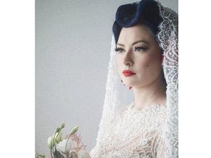 Uniknya Penampilan Gadis Pin Up Claudia Adinda Saat Dinikahi Derby Romero