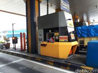 Kartu e-Money Dibagikan Gratis di Tol, Begini Suasananya