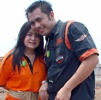 Annisa Bahar menikah dengan seorang polisi bernama Dian Esha. Kini suaminya telah melepas pekerjaannya sebagai polisi karena ingin menemani sang istri yang kerap manggung keluar kota. Foto: Istimewa