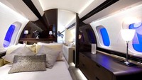 Bombardier Global 7000 juga dilengkapi dengan tempat tidur double bak hotel bintang 5 dan kamar mandi. Selain ruangan-ruangan itu, ada pula ruangan untuk awak pesawat (Reuters)