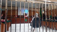 Sri didakwa melanggar pasal di UU ITE dan terancam penjara 6 tahun.