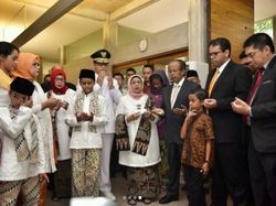 Ritual Anies-Sandi di Instagram Jelang Pelantikan Gubernur