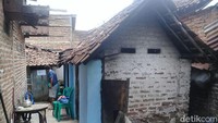 Begini tampilan rumah Mbah Sri. Foto: Sugeng Harianto