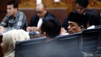 Dalam kasus itu, Andi Narogong didakwa melanggar Pasal 2 ayat (1) atau Pasal 3 UU nomor 20 tahun 2001 tentang Pemberantasan Tindak Pidana Korupsi jo Pasal 55 ayat (1) KUHPidana.