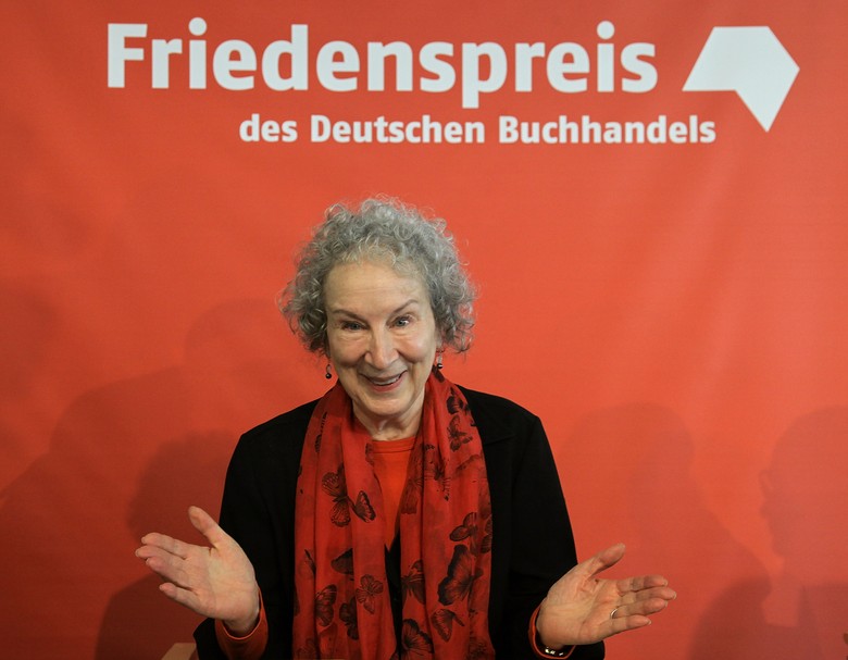 Margaret Atwood Juga Kritik Donald Trump di Frankfurt Book Fair 2017 Foto: Getty Images Margaret Atwood Juga Kritik Donald Trump di Frankfurt Book Fair 2017 Foto: Getty Images