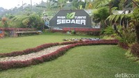 Dilihat dari situs resminya, Sedaer River Tubing memang memanfaatkan jalur aliran Sungai Amprong sepanjang 2 kilometer. Traveler bisa rafting selama dua jam dengan belasan jeram menantang di sungai ini (Aminudin/detikTravel)