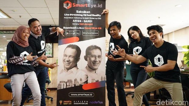 Serunya Nonton Pelantikan Anies-Sandi Lewat Virtual Reality