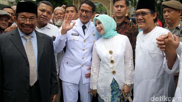 Serunya Nonton Sertijab Anies-Sandi Lewat Virtual Reality